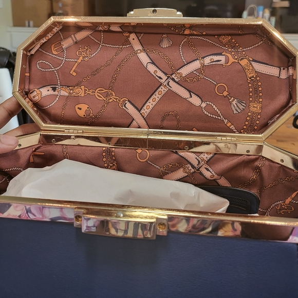 Handbag - Picture 3 of 4